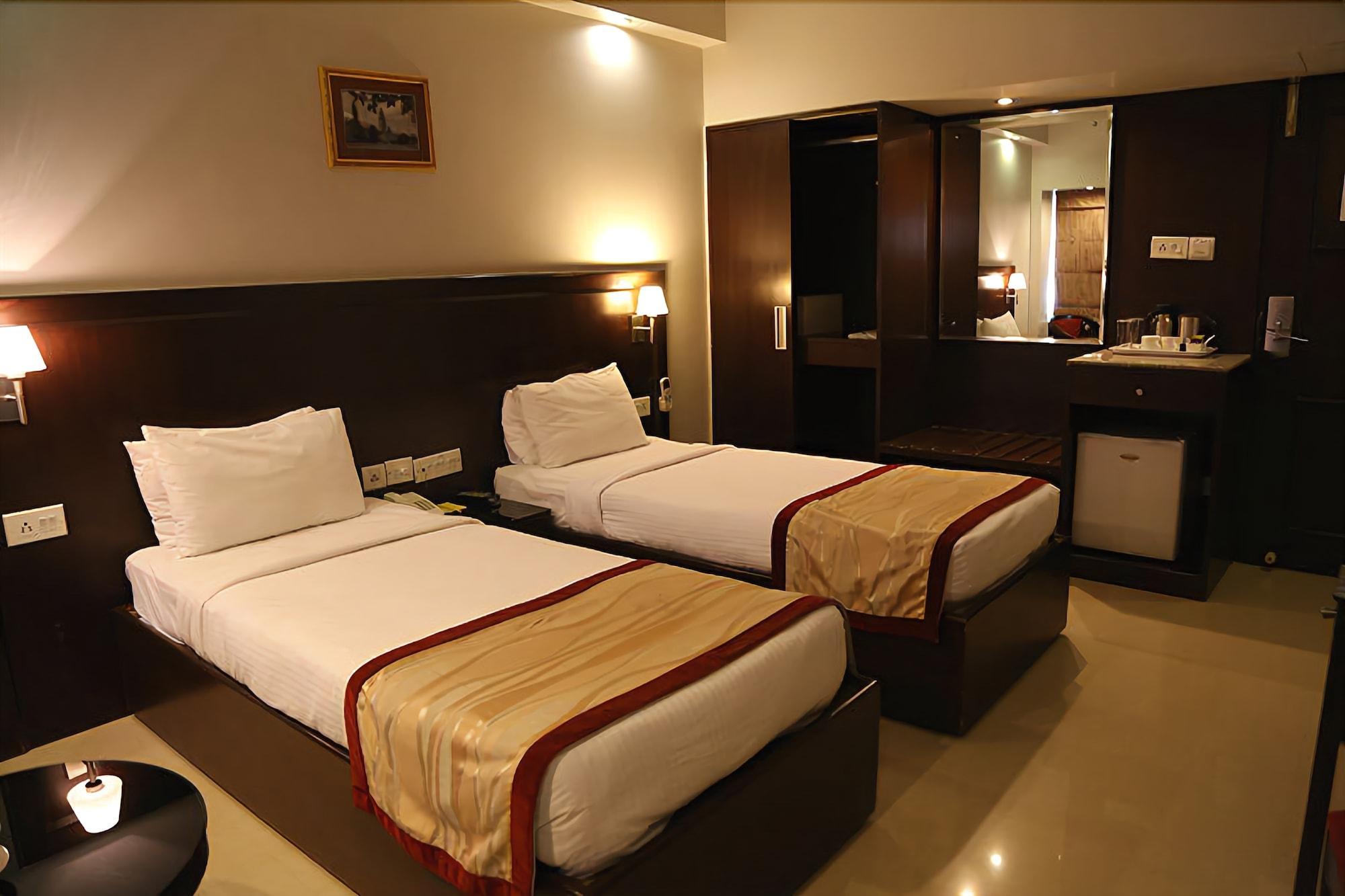 The Curzon Court Hotel Bangalore Exterior photo